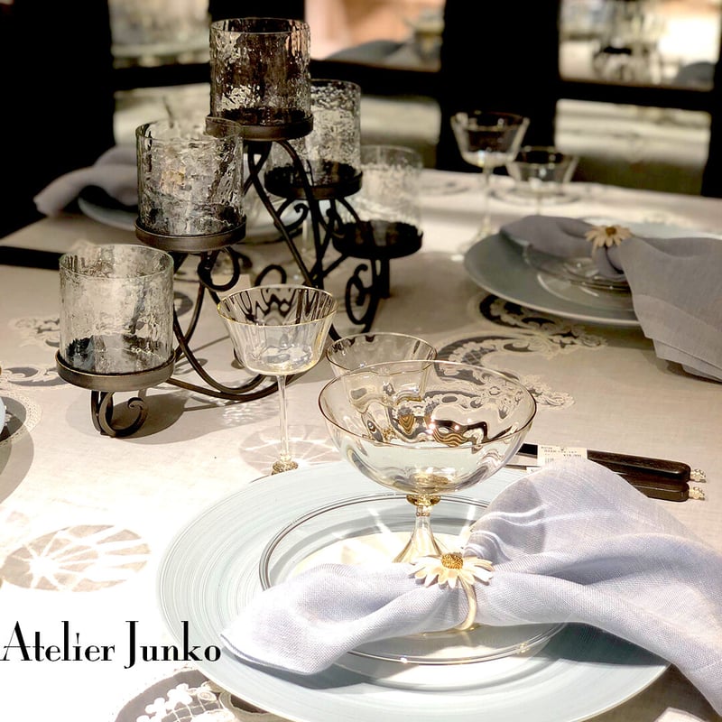 アトリエジュンコ監修ケーキスタンド全面ガラスでとてもきれいです