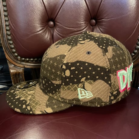 激レア SWAGGER × NEW ERA 2007年モデル 「DYNASTY」 バック刺繍入りオリジナルカモフラージュ柄ベースボールキャップ ブラウン Mサイズ 7-3/8 58.7cm