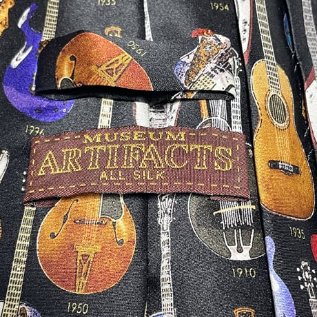 MUSEUM ARTIFACTS クラシックギター柄ハンドメイドシルクネクタイ ブラック