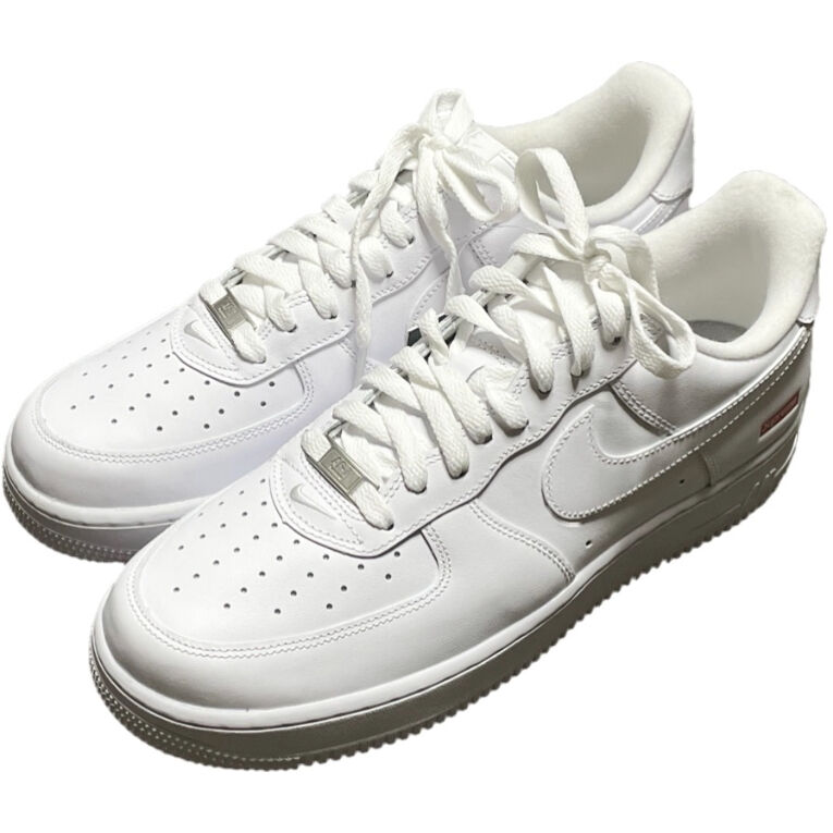 箱、黒タグ、替え紐付き新古品 NIKE AIR FORCE 1 × SUPREME W ...