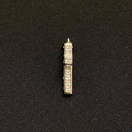 10金製 AVALANCHE 10Kイエローゴールド ジルコニアクロスペンダントヘッド Sサイズ ゴールド 幅13mm×27mm