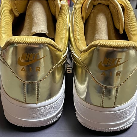 箱、黒タグ付き NIKE AIR FORCE 1 WMNS スニーカー メタリックゴールド WMNS9.5/MEN8/26cm