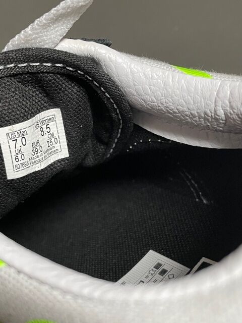 箱付き VANS OLD SKOOL ファイヤーパターンスニーカー ブラック 箱付き VANS OLD SKOOL ファイヤーパターンスニーカー ブラック