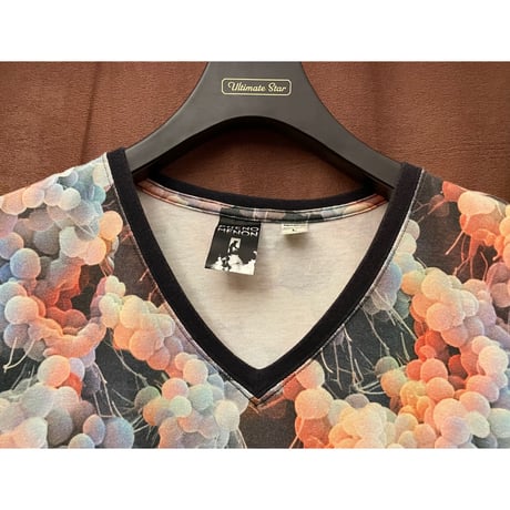 MADE IN JAPAN製 PHENOMENON 2009年モデル ウイルス柄プリントVネックTシャツ マルチカラー Lサイズ