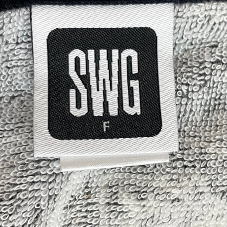 MADE IN JAPAN製 SWAGGER カラビナキーホルダー付きペイズリークロス柄大判ハンドタオル ブラック×ホワイト