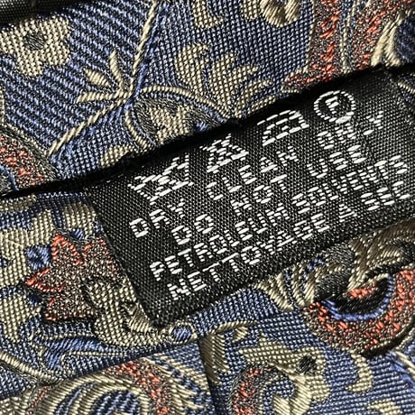MADE IN ITALY製 GIANFRANCO FERRE ペイズリー柄シルクネクタイ ネイビー