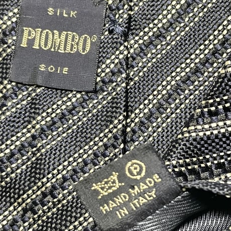 MADE IN ITALY製 PIOMBO HANDMADE レジメンタルストライプ柄ジャガード織りシルクネクタイ ネイビー