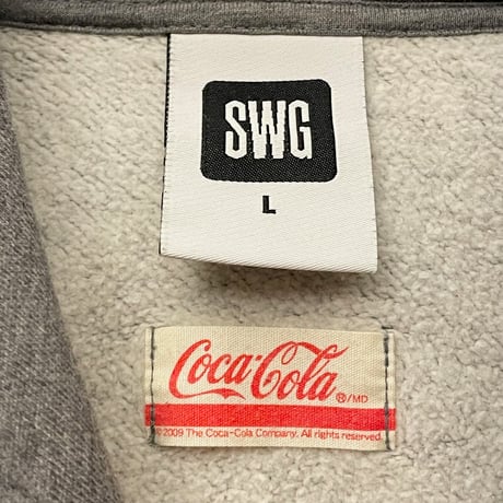 ▲訳あり商品▲ SWAGGER × Coca Cola コラボレーションプルオーバーパーカー グレー Lサイズ