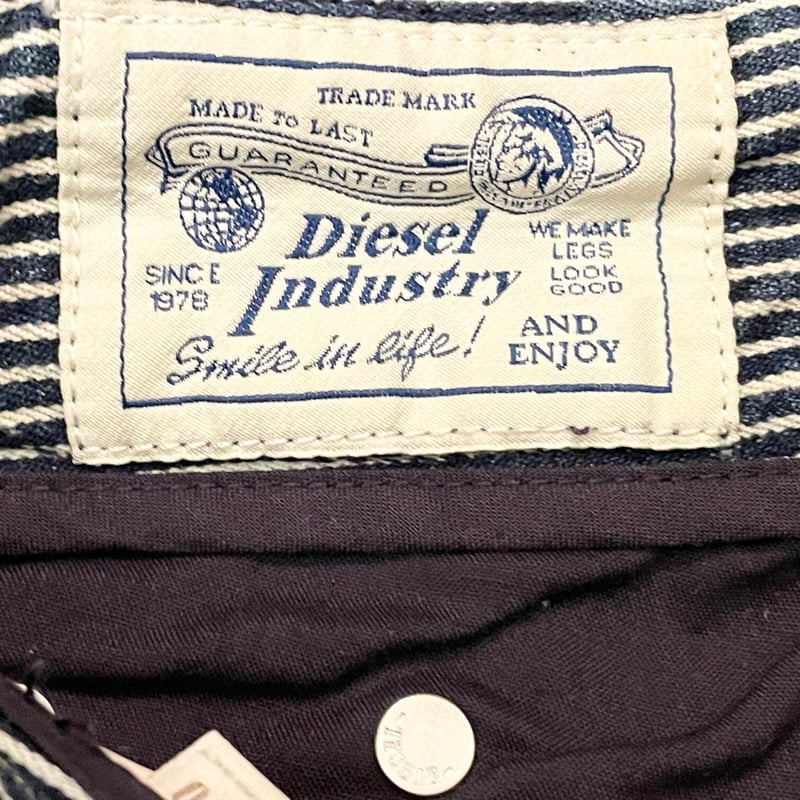 Diesel ストライプデニム アイボリー DIESEL ヒッコリーストライプ柄デニムハーフパンツ ネイビー