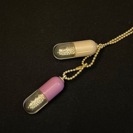 SWAGGER カプセル型ペンダントヘッド付きボールチェーンネックレス ゴールド