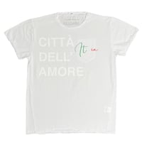 ★新品★ MADE IN ITALY製 MAGLIA 2025年SSモデル 「CITTA DELL AMORE ITALIA」 ポケット付きプリントクルーネックTシャツ ホワイト S～XLサイズ