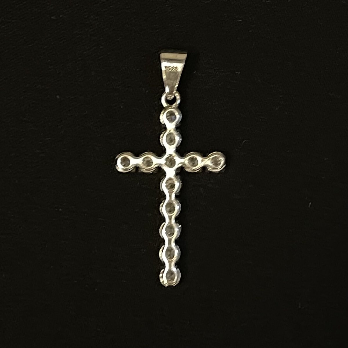 AVALANCHE 925ジルコニア十字架型ペンダントヘッド AVALANCHE 925ジルコニア十字架型ペンダントヘッド AVALANCHE シルバー