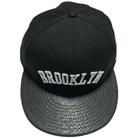 NEWERA BROOKLYN スネーク型押しスナップバックキャップ ブラック Fサイズ