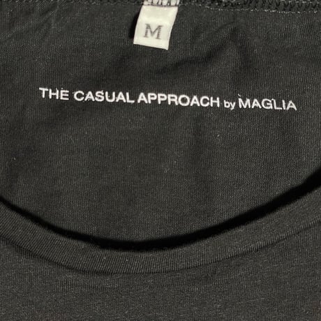 ★新品★ MADE IN ITALY製 MAGLIA 2025年SSモデル L-2814B ロゴプリントクルーネック長袖Tシャツ ブラック S～XLサイズ