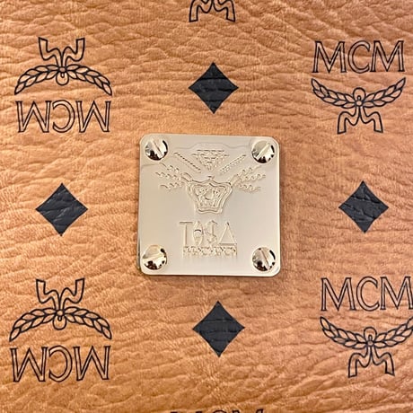 激レア TISA PHENOMENON × MCM トリプルネームモノグラム柄トートバッグ コニャック