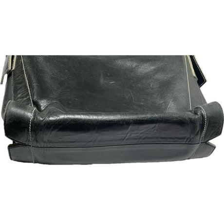 MADE IN JAPAN製 ungaro レザーショルダーバッグ モスグリーン
