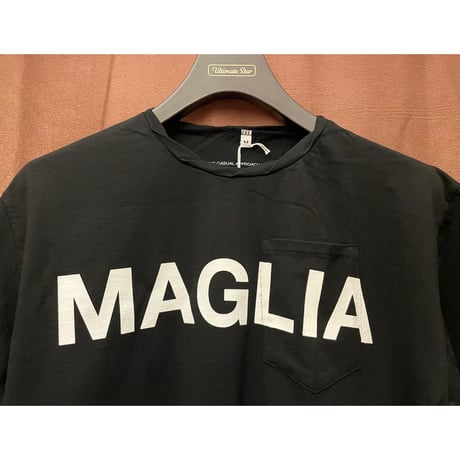 ★新品★ MADE IN ITALY製 MAGLIA 2024年SSモデル「MAGLIA」ポケット付きプリントクルーネックTシャツ ブラック S～Lサイズ