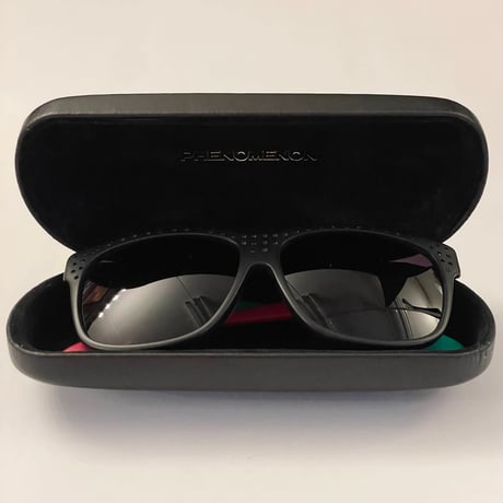 ▲訳あり商品▲ ケース付き PHENOMENON ラインストーン付きサングラス ブラック