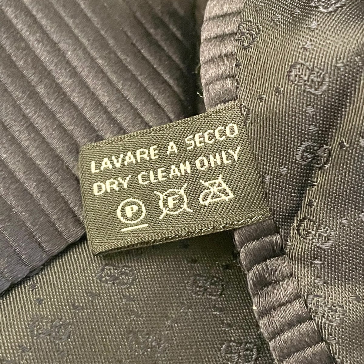 MADE IN ITALY製 GUCCI ソリッドシルクネクタイ ネイビー