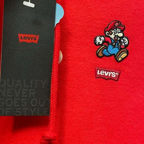 ☆タグ付き新古品☆ Levi's × SUPER MARIO コラボレーションプルオーバーパーカー レッド Mサイズ