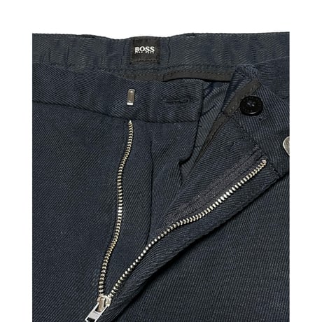 MADE IN ITALY製TESSUTI DI SONDRIO生地使用 HUGO BOSS コットンスラックス ネイビー 52サイズ