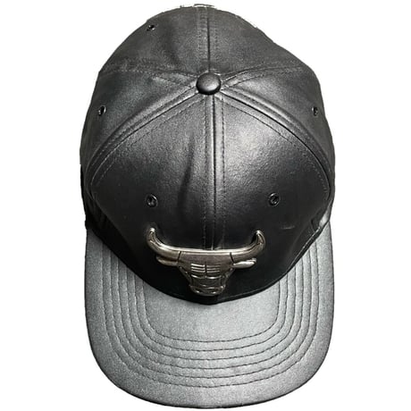 激レア mitchell & ness CHICAGO BULLS 合皮レザーメタルバックルスナップバックベースボールキャップ ブラック Fサイズ