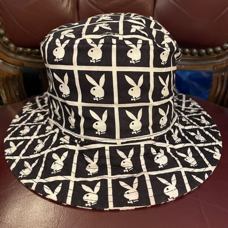 JOYRICH × PLAYBOY 総柄バケットハット ブラック×ホワイト