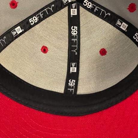 NEW ERA × STANDARD CALIFORNIA 59FIFTY ベースボールキャップ グレー×レッド 7-1/2 59.6cm