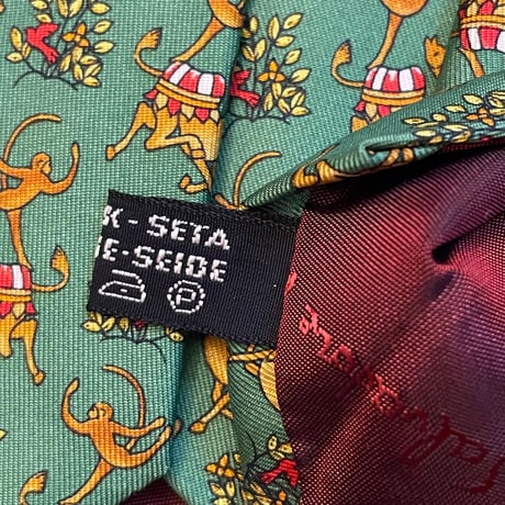 MADE IN ITALY製 Salvatore Ferragamo アニマル柄シルクネクタイ グリーン