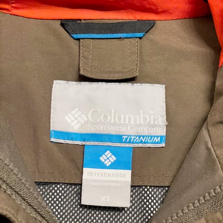 ▲訳あり商品▲ Columbia TITANIUM ナイロンマウンテンジャケット カーキ XSサイズ