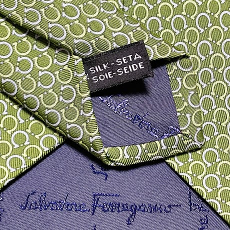 ▲訳あり商品▲ MADE IN ITALY製 Salvatore Ferragamo ガンチーニ総柄シルクネクタイ グリーン