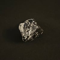 激レア PHENOMENON 雪片黒曜石 天然鉱石リング ブラック×シルバー 9号サイズ