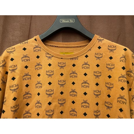 激レア MADE IN JAPAN製 TISA PHENOMENON × MCM トリプルネームモノグラム柄クルーネックTシャツ ブラウン Lサイズ
