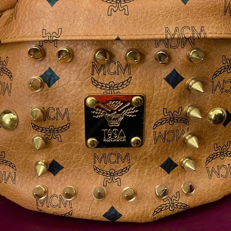 激レア MADE IN JAPAN製 TISA PHENOMENON × MCM トリプルネームモノグラム柄スタッズ付きウエストバッグ コニャック
