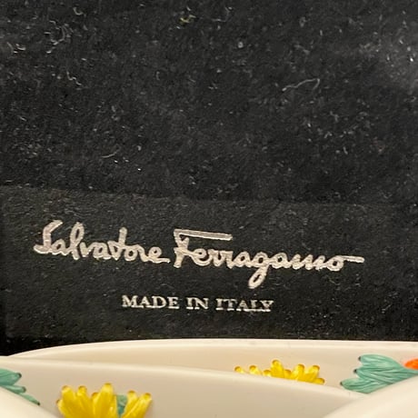MADE IN ITALY製 Salvatore Ferragamo フラワーデザインサングラス ホワイト