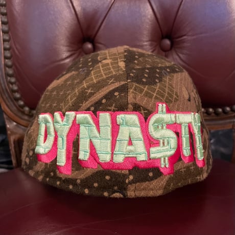 激レア SWAGGER × NEW ERA 2007年モデル 「DYNASTY」 バック刺繍入りオリジナルカモフラージュ柄ベースボールキャップ ブラウン Mサイズ 7-3/8 58.7cm