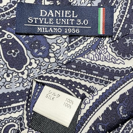 MADE IN ITALY製 Daniel MILANO ペイズリー柄シルクネクタイ ネイビー×ホワイト