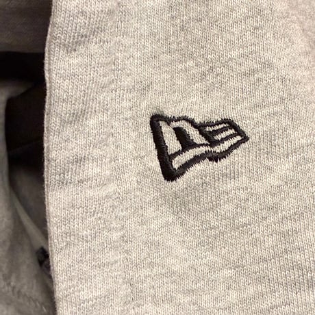 NEW ERA × The Pink Panther コラボレーション プリント入り プルオーバーパーカー グレー Sサイズ