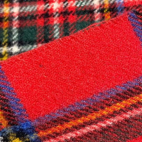 ▲訳あり商品▲ MADE IN ITALY製 WALT DiSNEY ISIDE S.P.A. EUROPE ミッキーマウス刺繍タータンチェック柄ウールカシミヤマフラー レッド