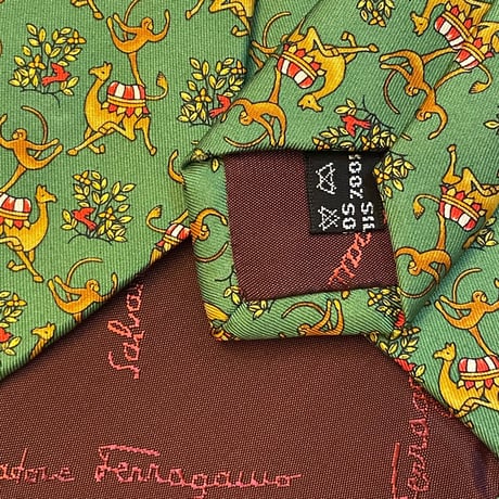 MADE IN ITALY製 Salvatore Ferragamo アニマル柄シルクネクタイ グリーン
