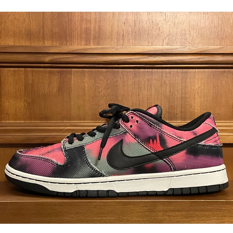 箱、黒タグ付き NIKE DUNK LOW RETRO PRM Graffiti スニーカー