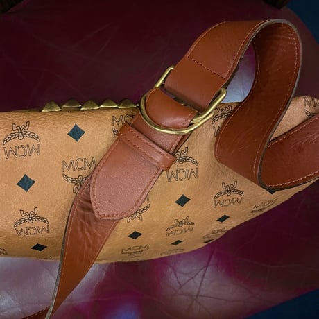 激レア MADE IN JAPAN製 TISA PHENOMENON × MCM トリプルネームモノグラム柄スタッズ付きウエストバッグ コニャック
