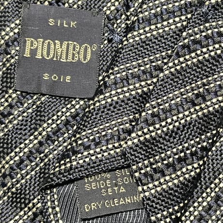 MADE IN ITALY製 PIOMBO HANDMADE レジメンタルストライプ柄ジャガード織りシルクネクタイ ネイビー