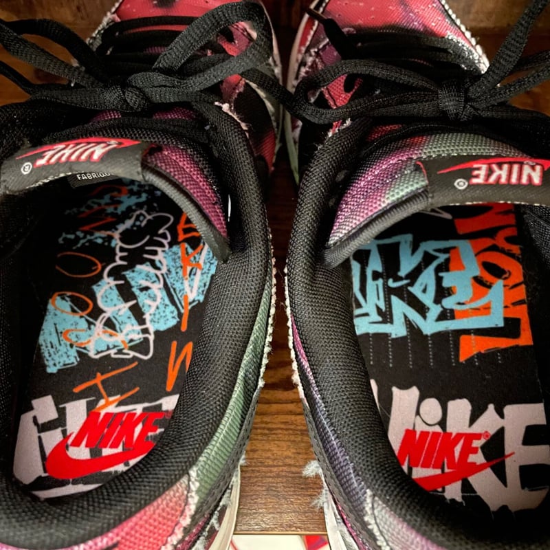 箱、黒タグ付き NIKE DUNK LOW RETRO PRM Graffiti スニーカー 箱、黒タグ付き NIKE DUNK LOW RETRO PRM Graffiti スニーカー