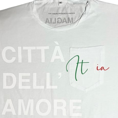 ★新品★ MADE IN ITALY製 MAGLIA 2025年SSモデル 「CITTA DELL AMORE ITALIA」 ポケット付きプリントクルーネックTシャツ ホワイト S～XLサイズ