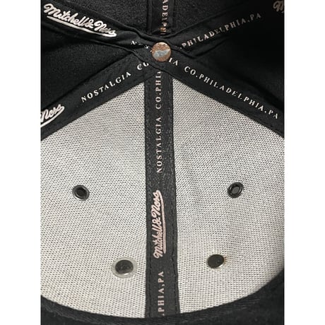 激レア mitchell & ness CHICAGO BULLS 合皮レザーメタルバックルスナップバックベースボールキャップ ブラック Fサイズ