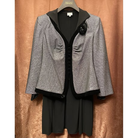 MADE IN ITALY製 ARMANI COLLEZIONI コサージュ付きジャケット シルバー×ブラック 42サイズ