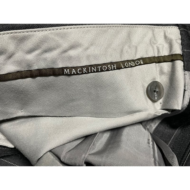 MADE IN JAPAN製 MACKINTOSH LONDON 英国生地使用3ピースストライ MADE IN JAPAN製 MACKINTOSH LONDON 英国生地使用3ピースストライ