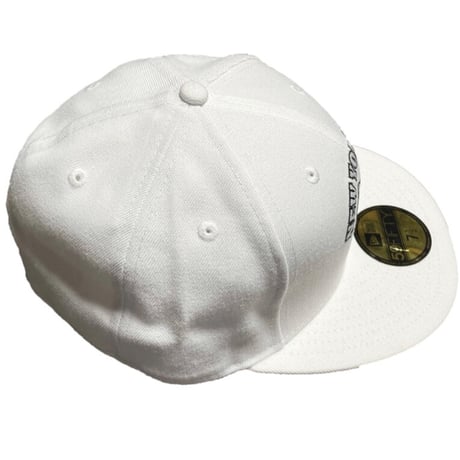 ☆タグ付き新古品☆ NEWERA × HELLO KITTY NEW YORK CITY コラボレーションベースボールキャップ ホワイト 7 1/2サイズ