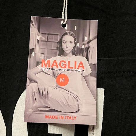 ★新品★ MADE IN ITALY製 MAGLIA 2024年SSモデル「MAGLIA」ポケット付きプリントクルーネックTシャツ ブラック S～Lサイズ